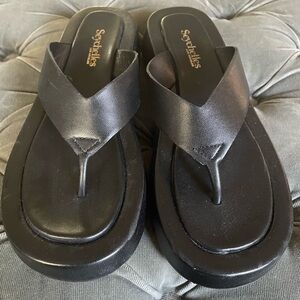 ‘Seychelles’ Thong sandals, brand new